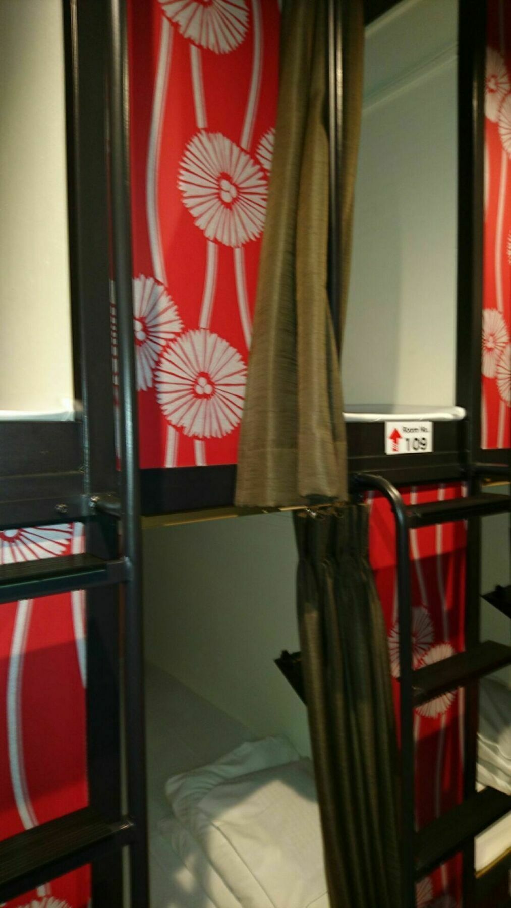 Capsule Hotel Hatagoya Токио Екстериор снимка
